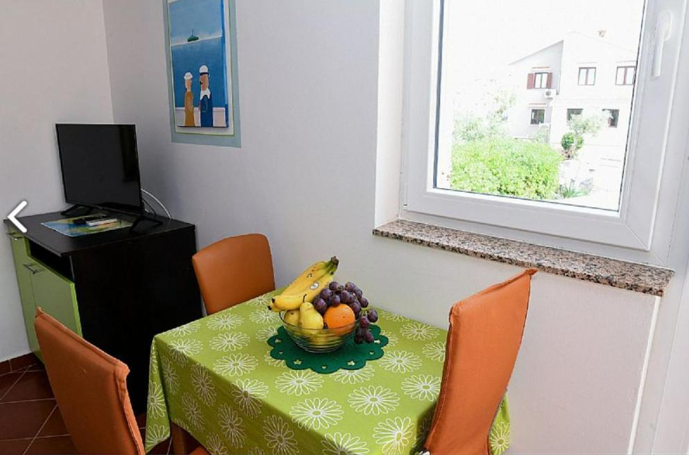 Apartments Dvori Novalja Bagian luar foto