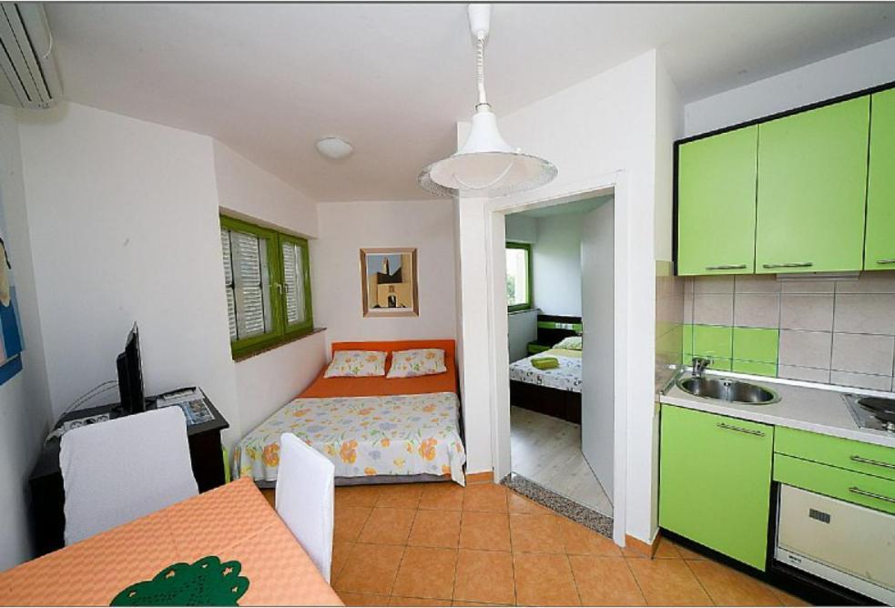 Apartments Dvori Novalja Bagian luar foto