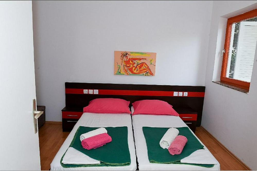 Apartments Dvori Novalja Bagian luar foto
