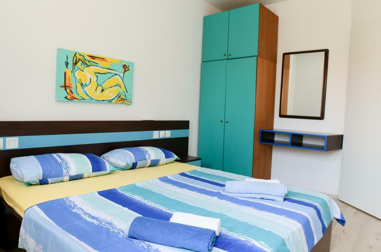 Apartments Dvori Novalja Ruang foto