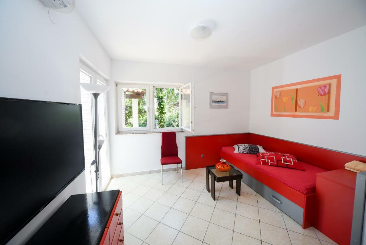 Apartments Dvori Novalja Bagian luar foto