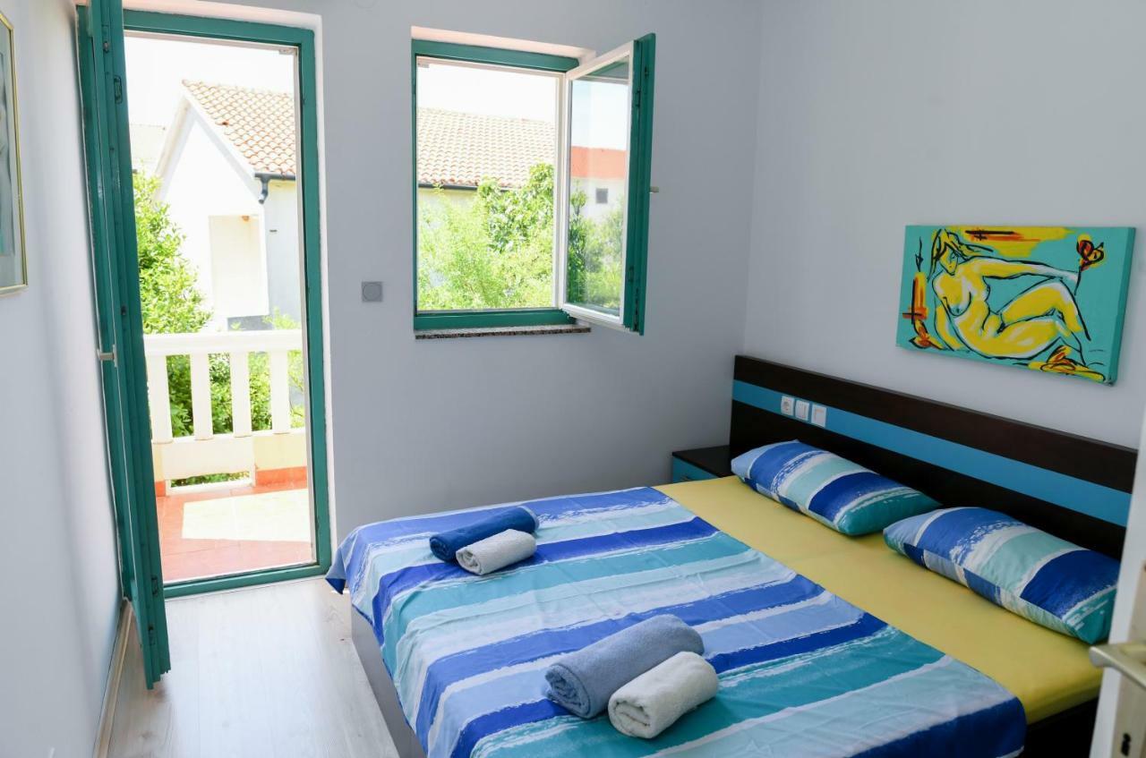 Apartments Dvori Novalja Bagian luar foto