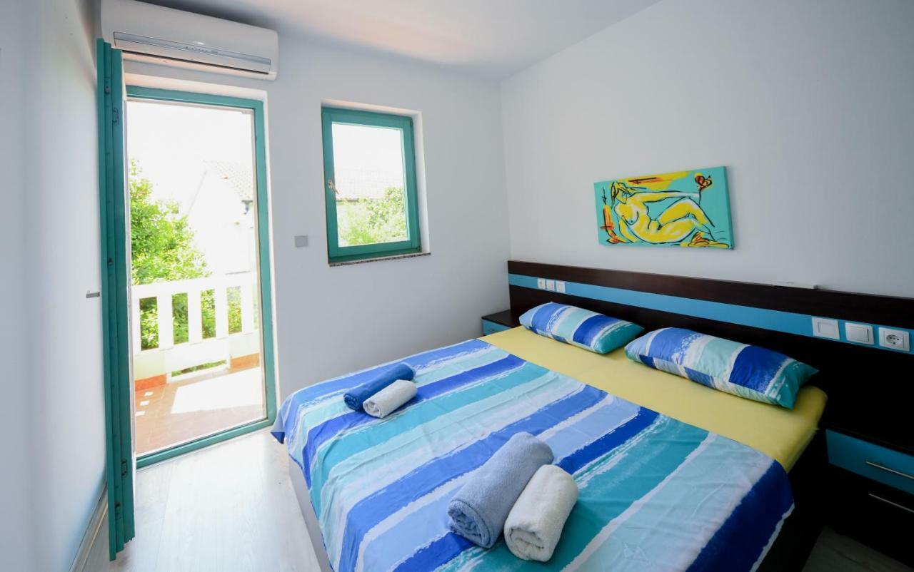 Apartments Dvori Novalja Bagian luar foto
