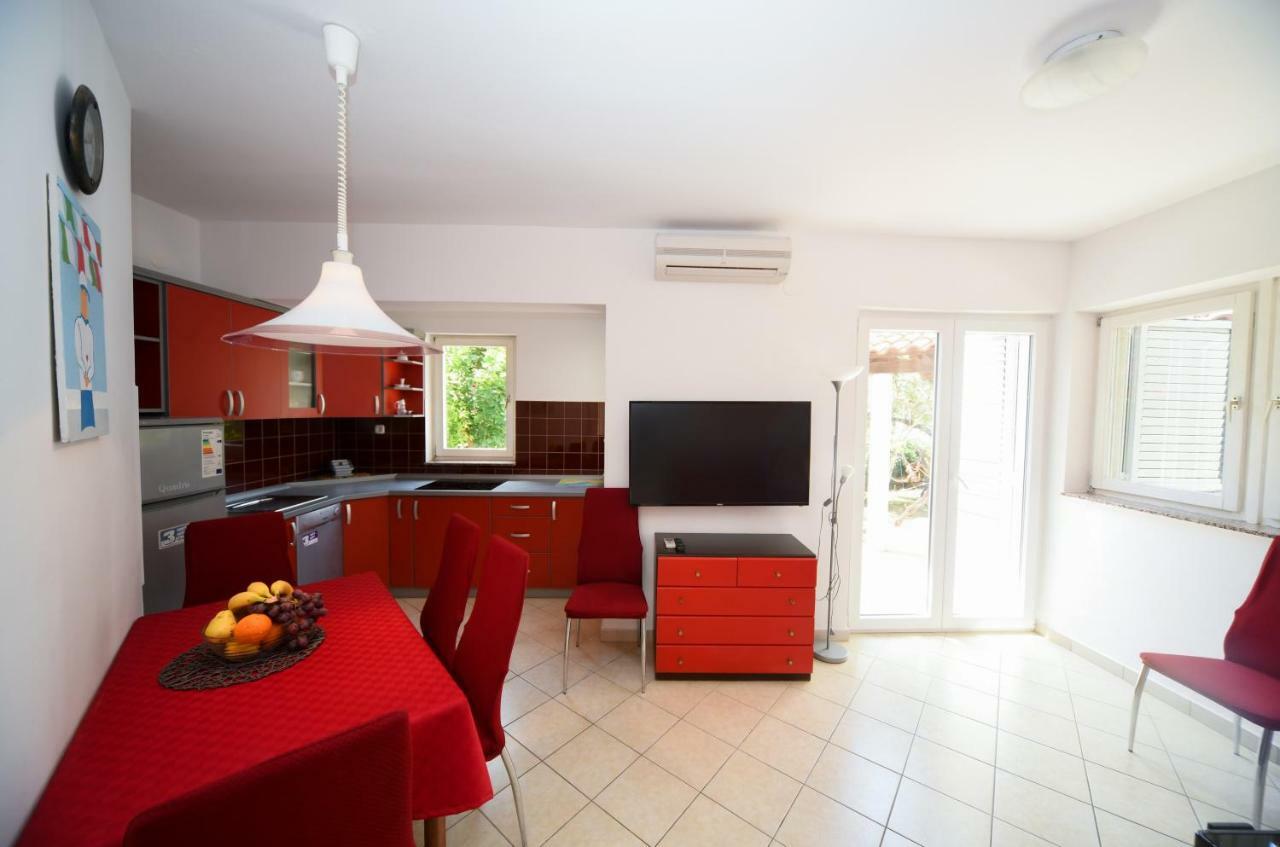 Apartments Dvori Novalja Bagian luar foto