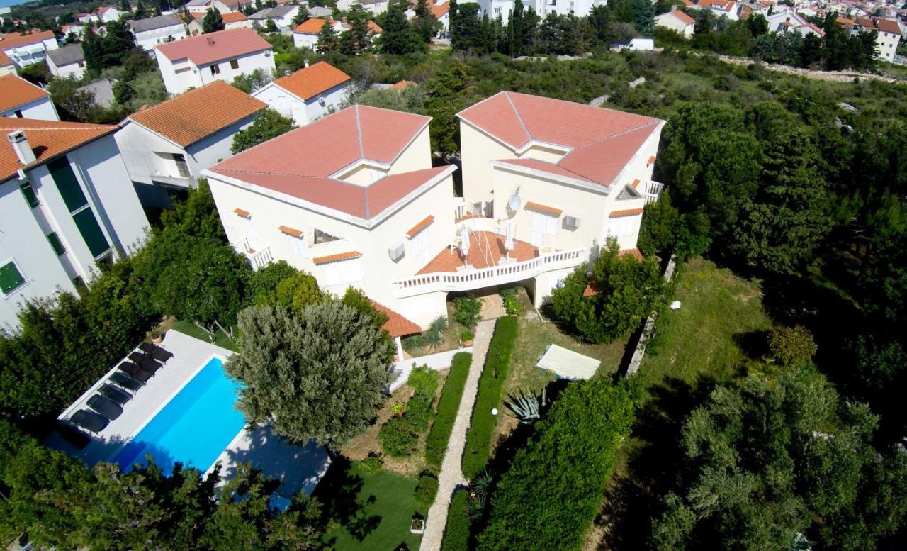 Apartments Dvori Novalja Bagian luar foto