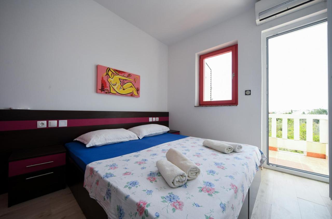 Apartments Dvori Novalja Bagian luar foto